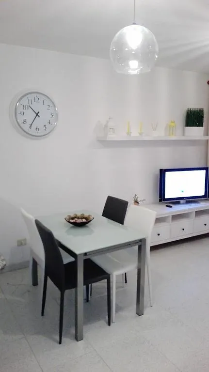 Montana Roja Apartment El Medano  Spain
